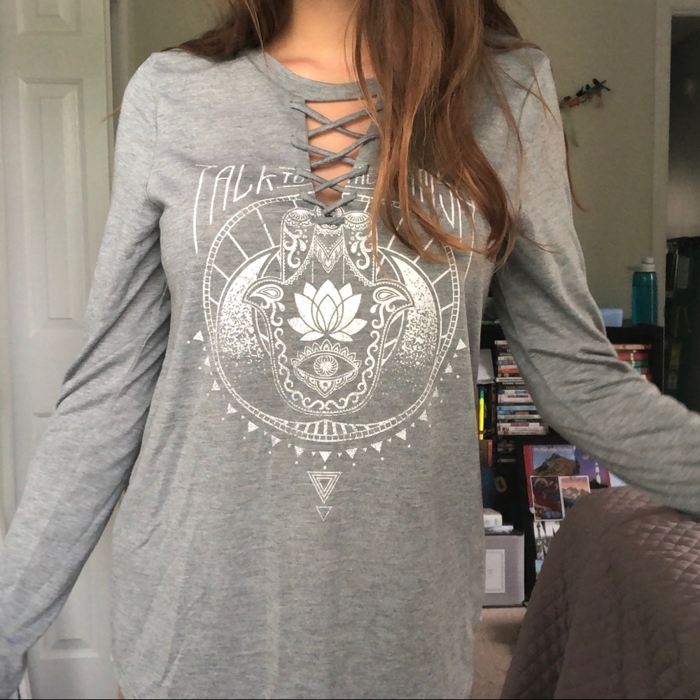 NWT Talk to the Hamsa shirt ✋🏼